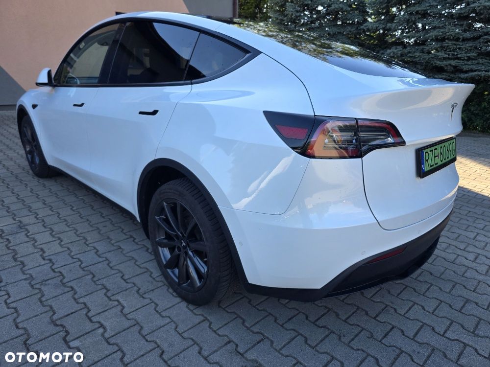 Tesla Model Y Long Range Dual Motor AWD - 9