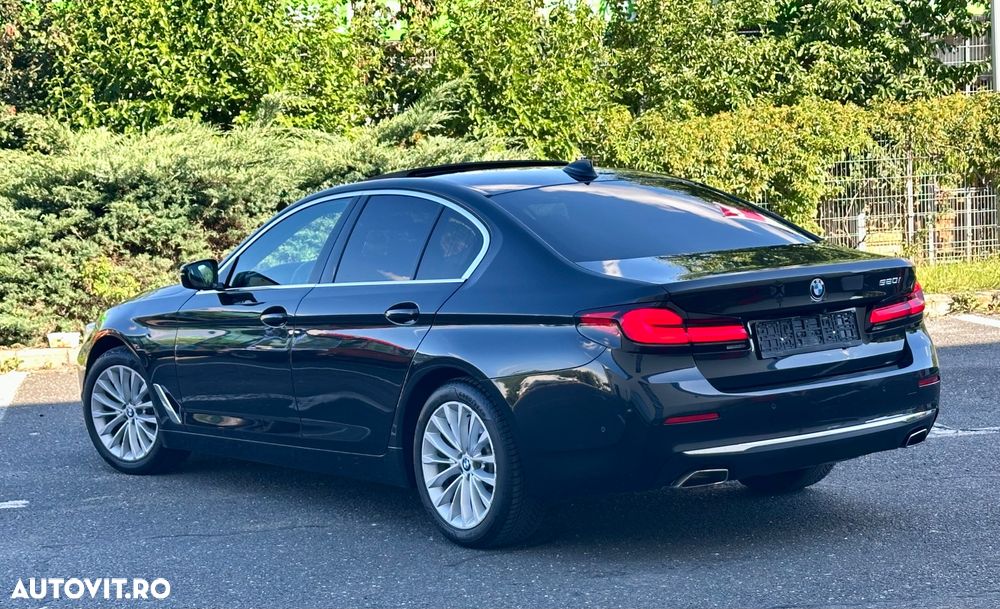 BMW Seria 5 520i AT MHEV - 30