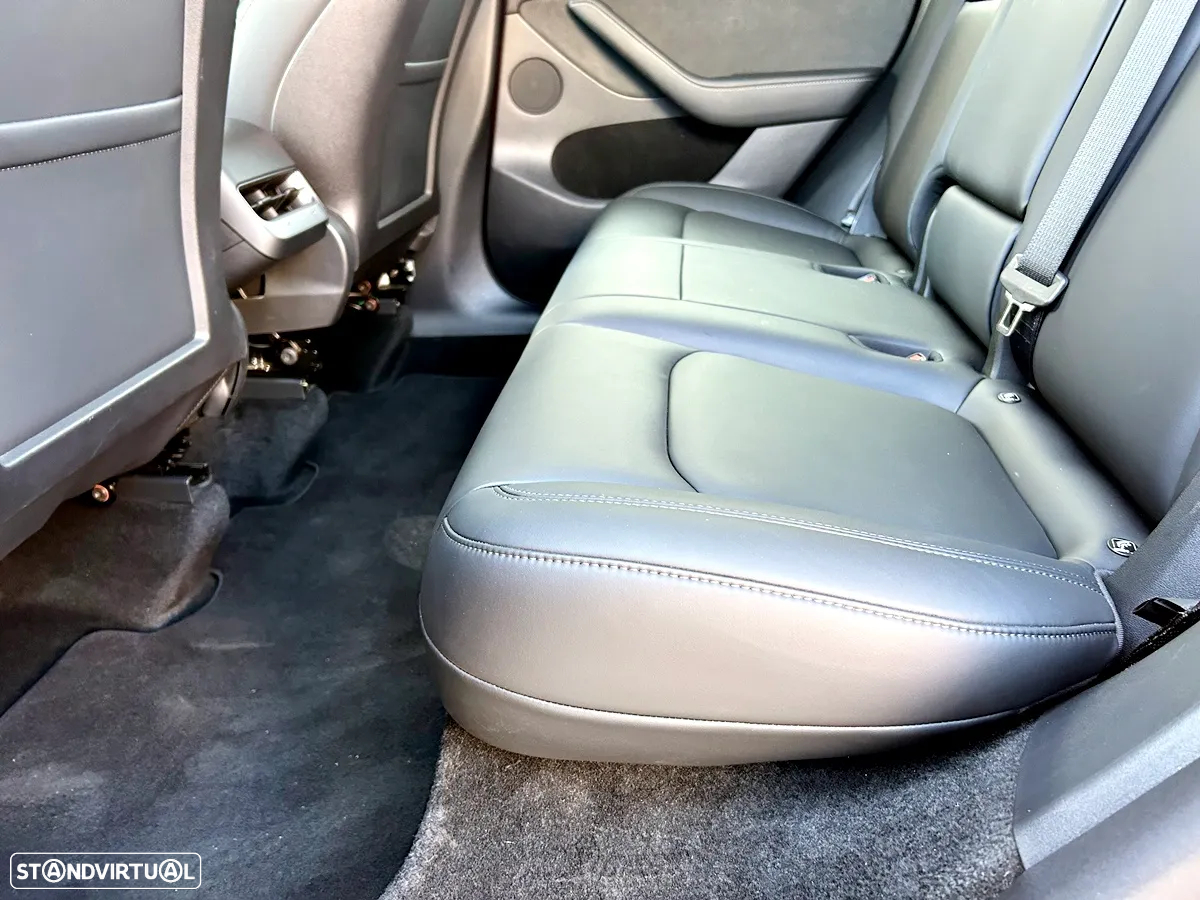 Tesla Model Y Long Range Dual Motor AWD - 34