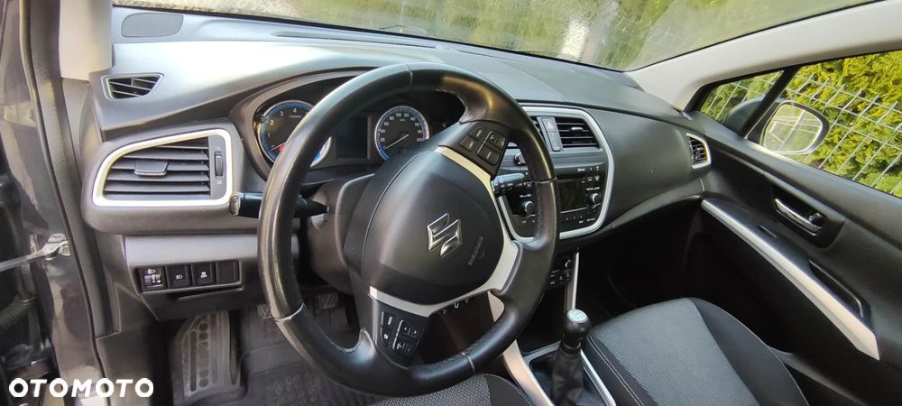 Suzuki SX4 1.6 Comfort Plus - 12