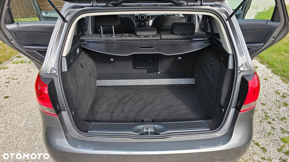 Mercedes-Benz Klasa B 180 d Edition - 33