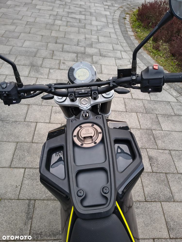 Husqvarna Svartpilen - 13
