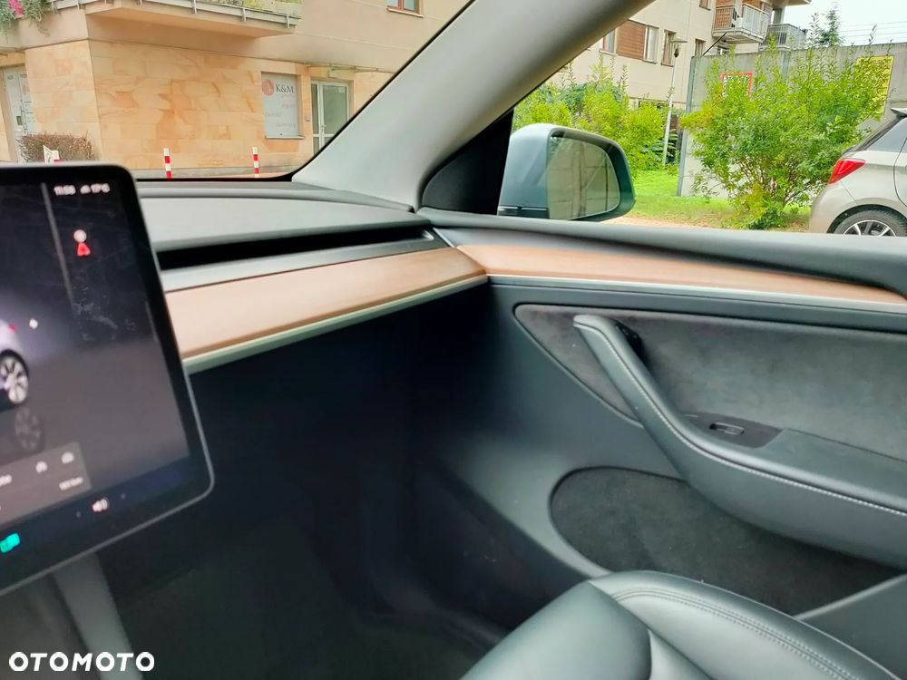 Tesla Model Y Performance AWD - 4