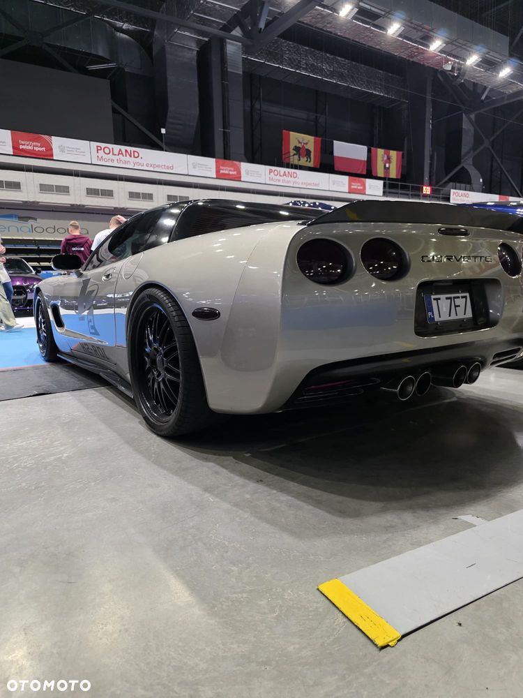 Chevrolet Corvette - 3