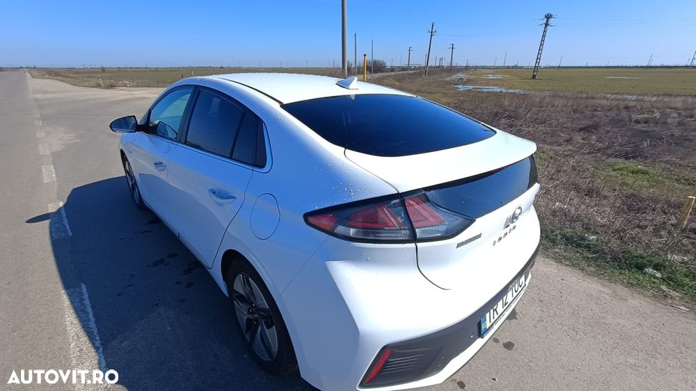 Hyundai IONIQ - 15