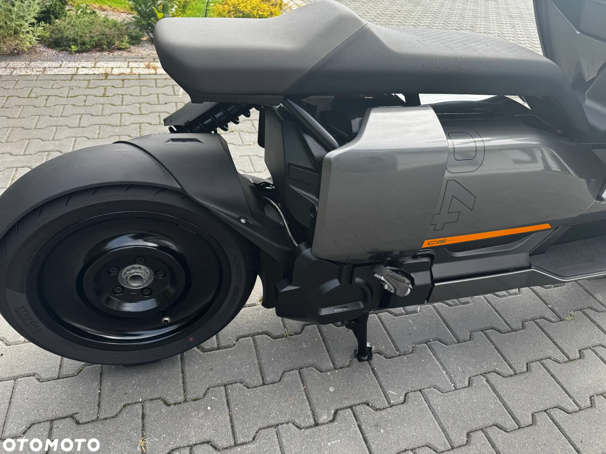 BMW CE 04 - 15