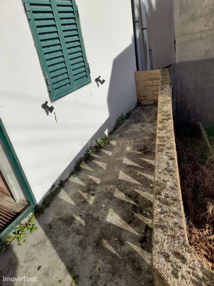 Moradia T3 com enorme potencial na aldeia pitoresca do Violeiro - Grande imagem: 5/13
