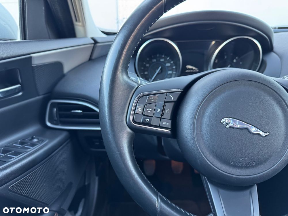 Jaguar XE E-Performance Pure - 13