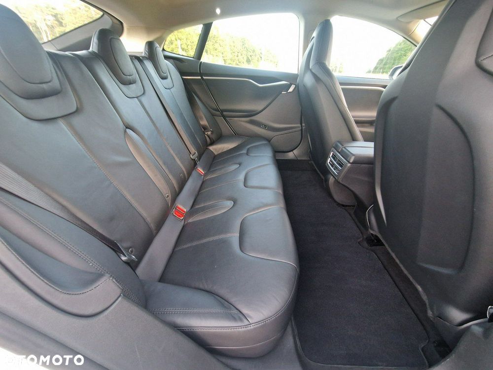 Tesla Model S - 12