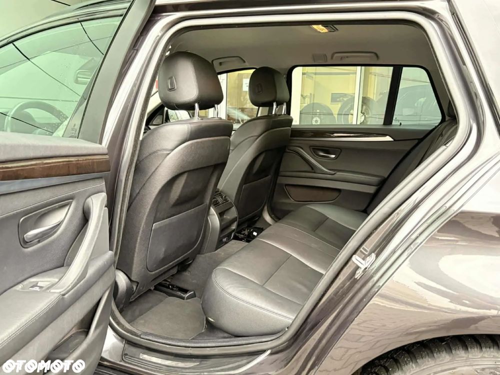 BMW Seria 5 525d xDrive - 6