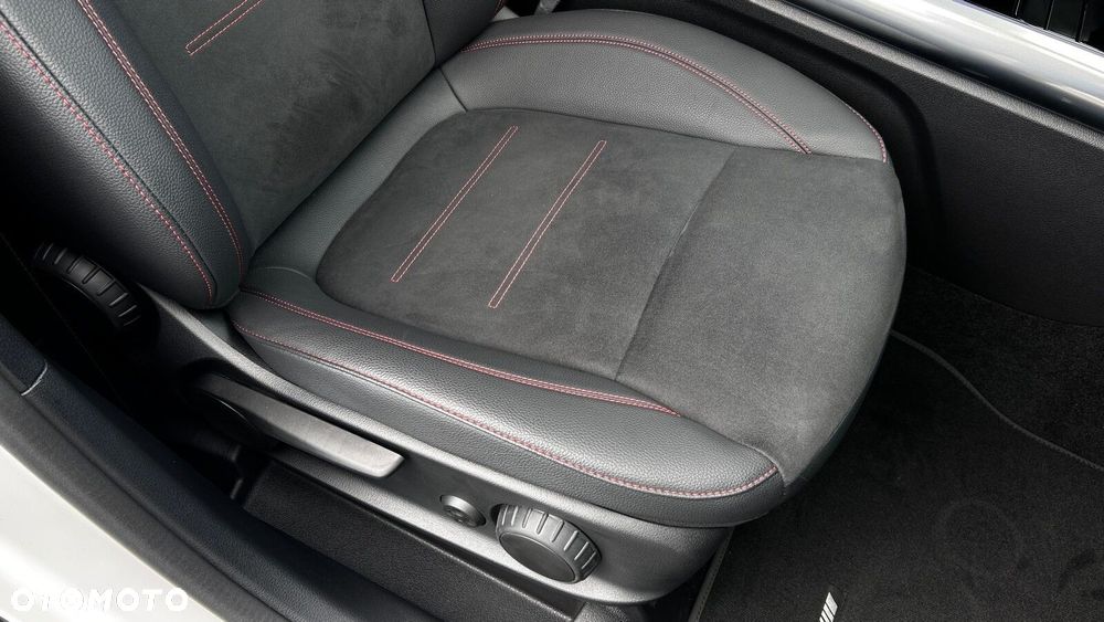 Mercedes-Benz GLA - 25