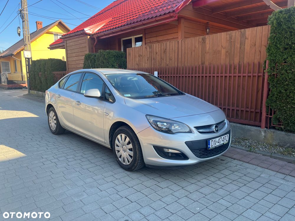 Opel Astra 1.4 T Business EU6 - 4