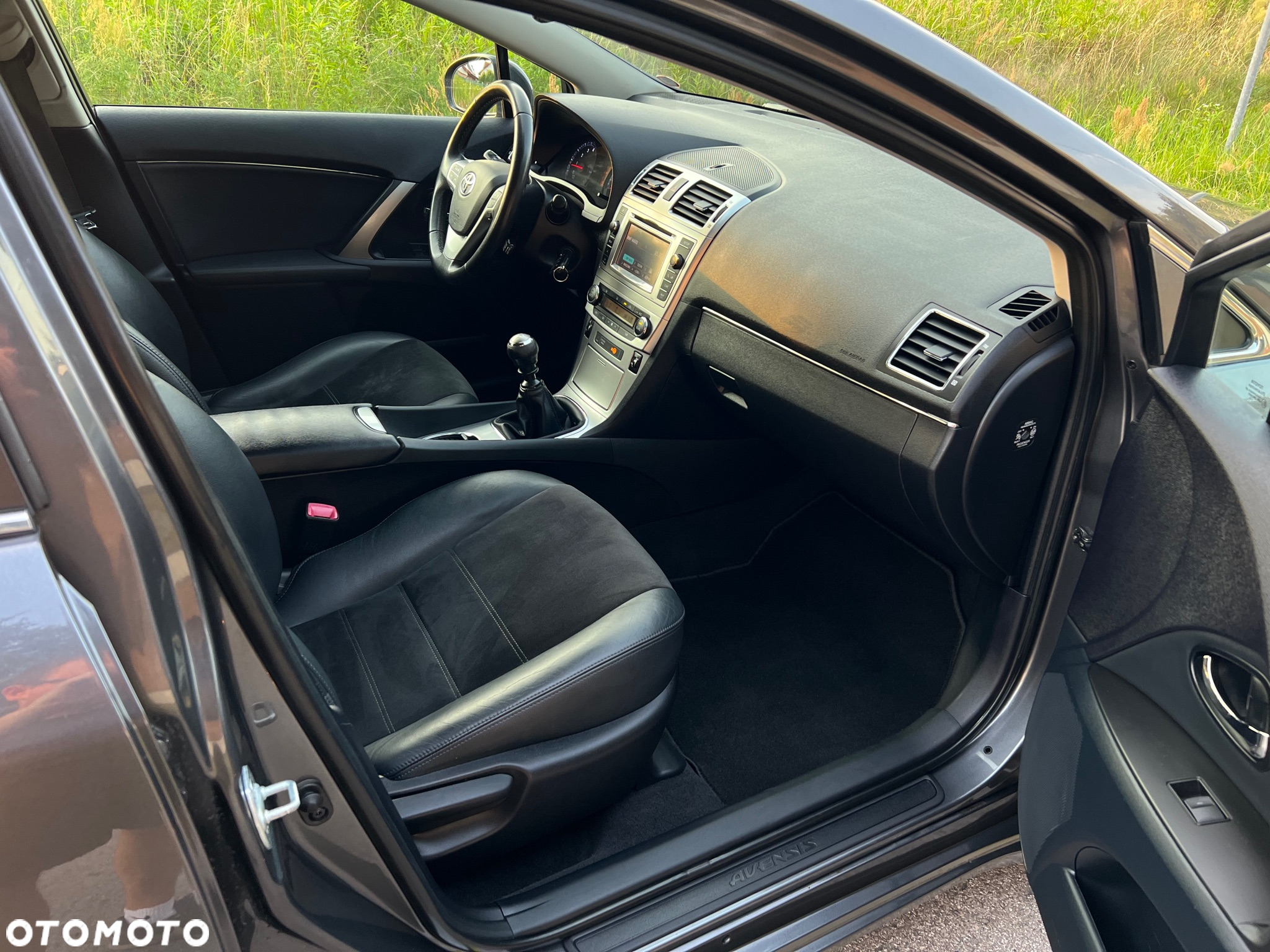 Toyota Avensis 1.8 Premium - 25