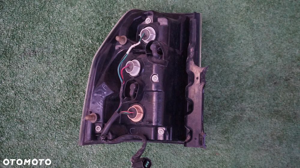 Mitsubishi Pajero IV 3.2 DID 5D LONG lampa tylna prawa tyl oryginal - 4