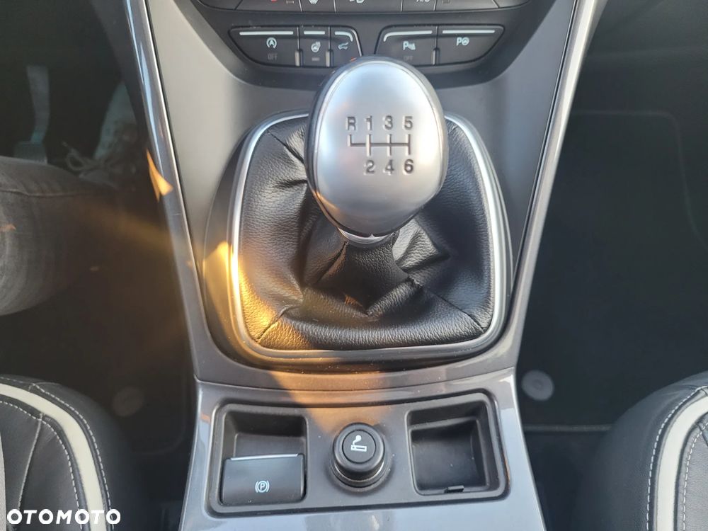 Ford Kuga - 27