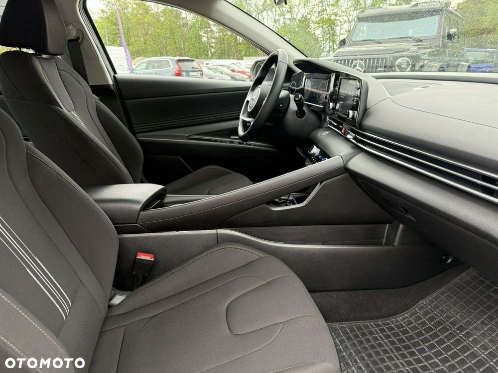 Hyundai Elantra 1.6 Smart CVT - 19
