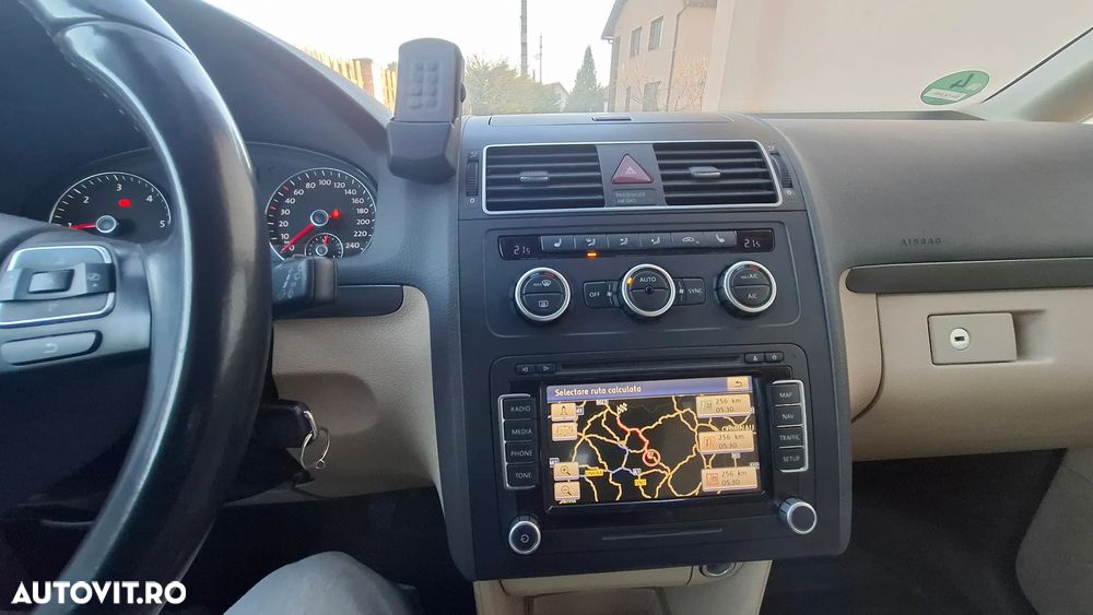 Volkswagen Touran 2.0 TDI DPF BlueMotion Technology DSG Comfortline - 15