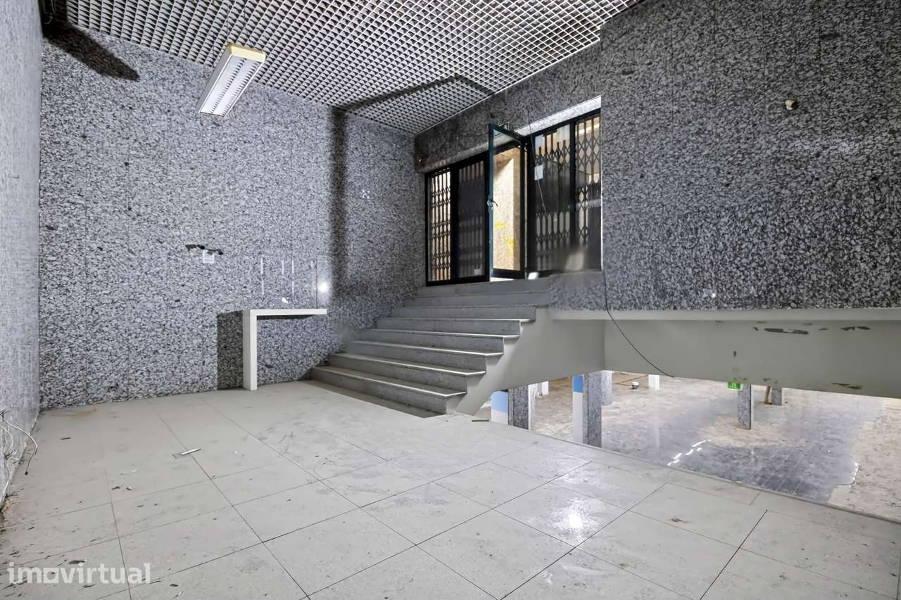 ESPAÇO COMERCIAL com 1.500 M² de área total associada - Grande imagem: 2/32