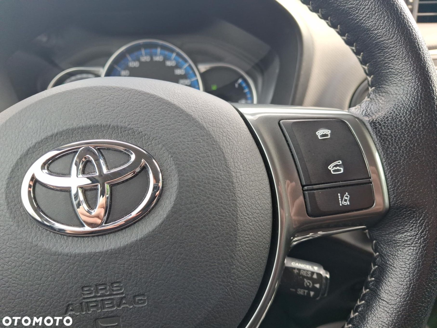 Toyota Yaris Hybrid 100 Life - 16
