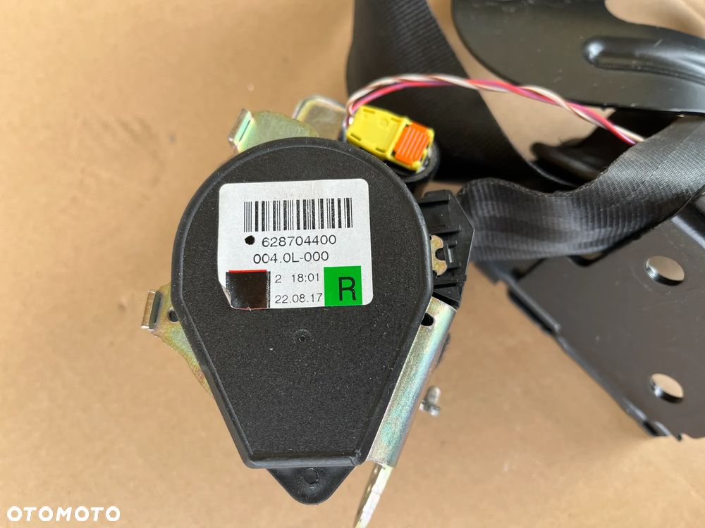 Pas bezpieczeństwa tylny prawy z nabojem 628704400 Land Rover Discovery Sport L550 - 2