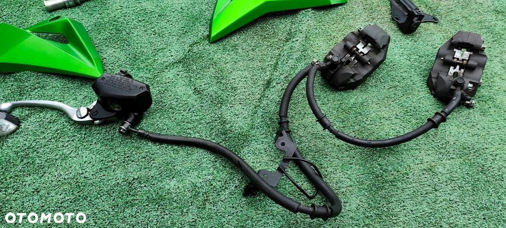 KAWASAKI Z800 Owiewka Siedzenie Koło Felga Pompka Hamulca Ośka Ogon - 14