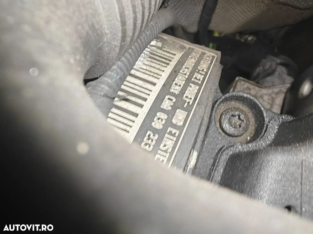 Dezmembrez Volkswagen T5 , an 2011 , 2,0D , cod motor CAA - 8