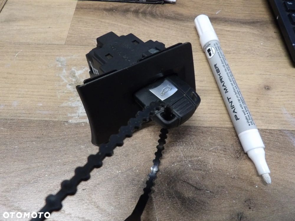 BMW - E90,E91 - STACYJKA Z KLUCZYKIEM - 6954719 - 3