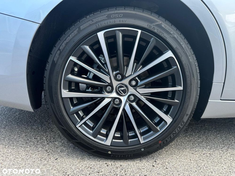 Lexus ES 300h Business Edition - 23
