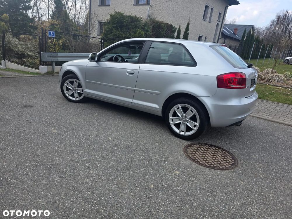 Audi A3 3-drzwiowe 1.6 Ambition - 9