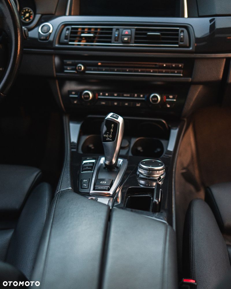 BMW Seria 5 525d xDrive - 5