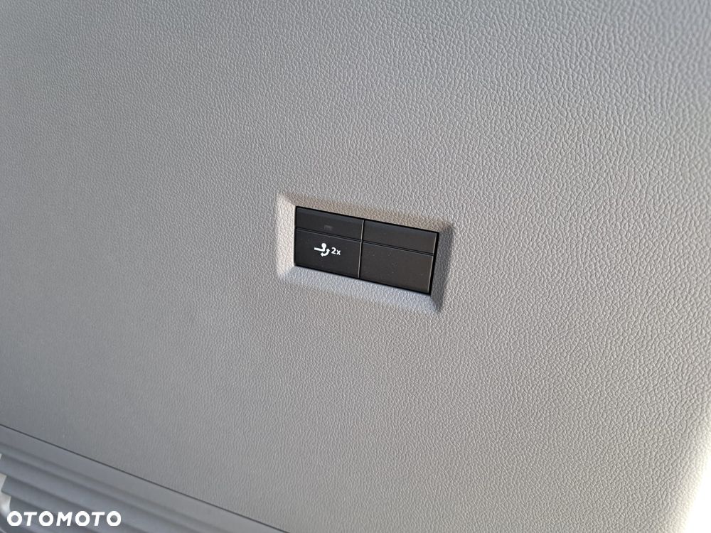 Volkswagen Caravelle - 16
