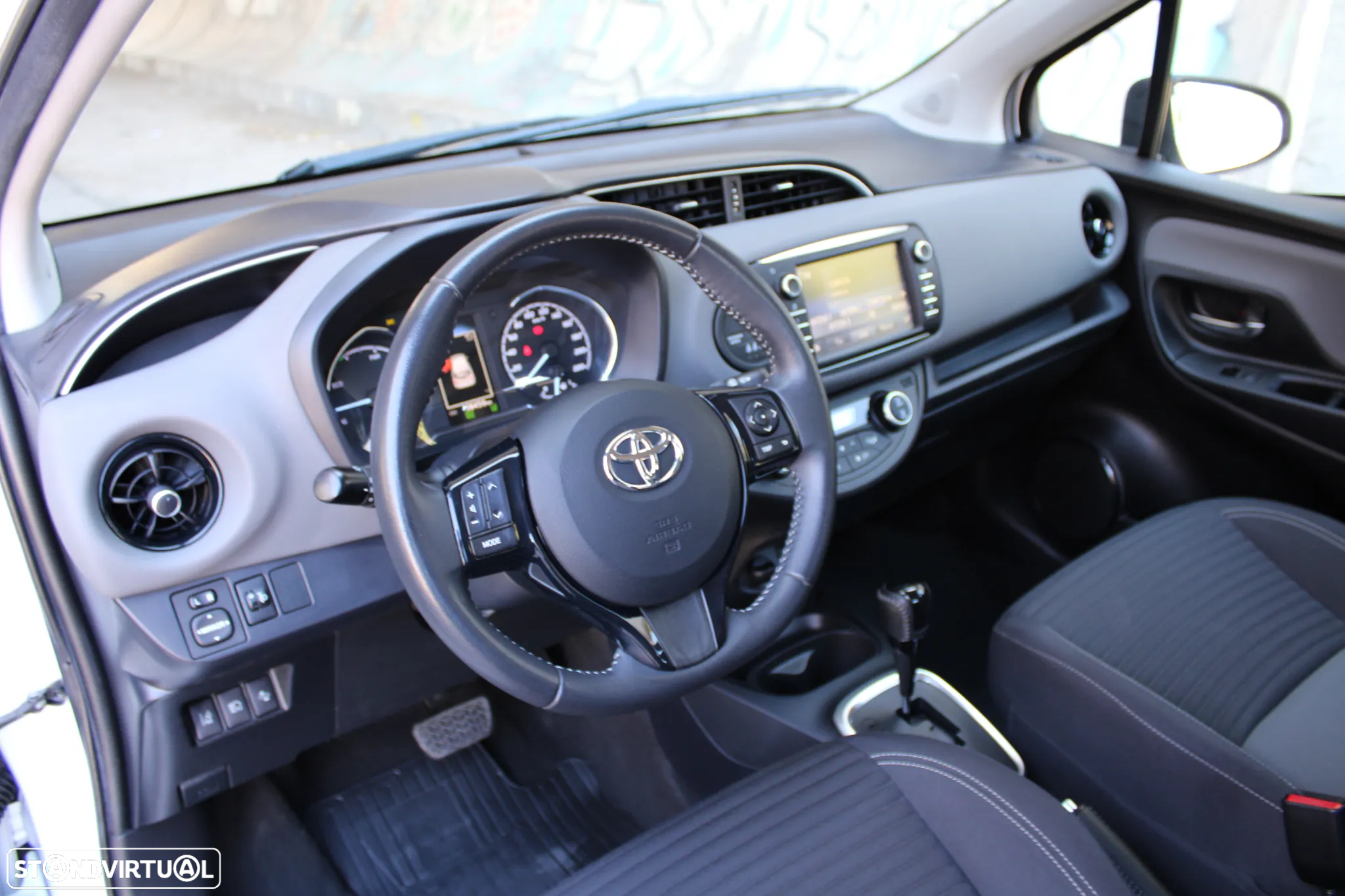 Toyota Yaris 1.5 HSD Comfort+P.Style - 8