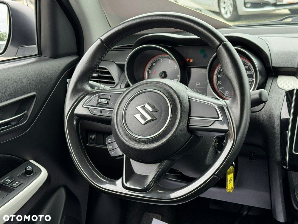 Suzuki Swift 1.2 Premium Plus CVT - 27