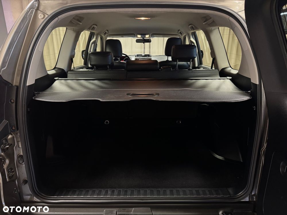 Toyota Land Cruiser - 38