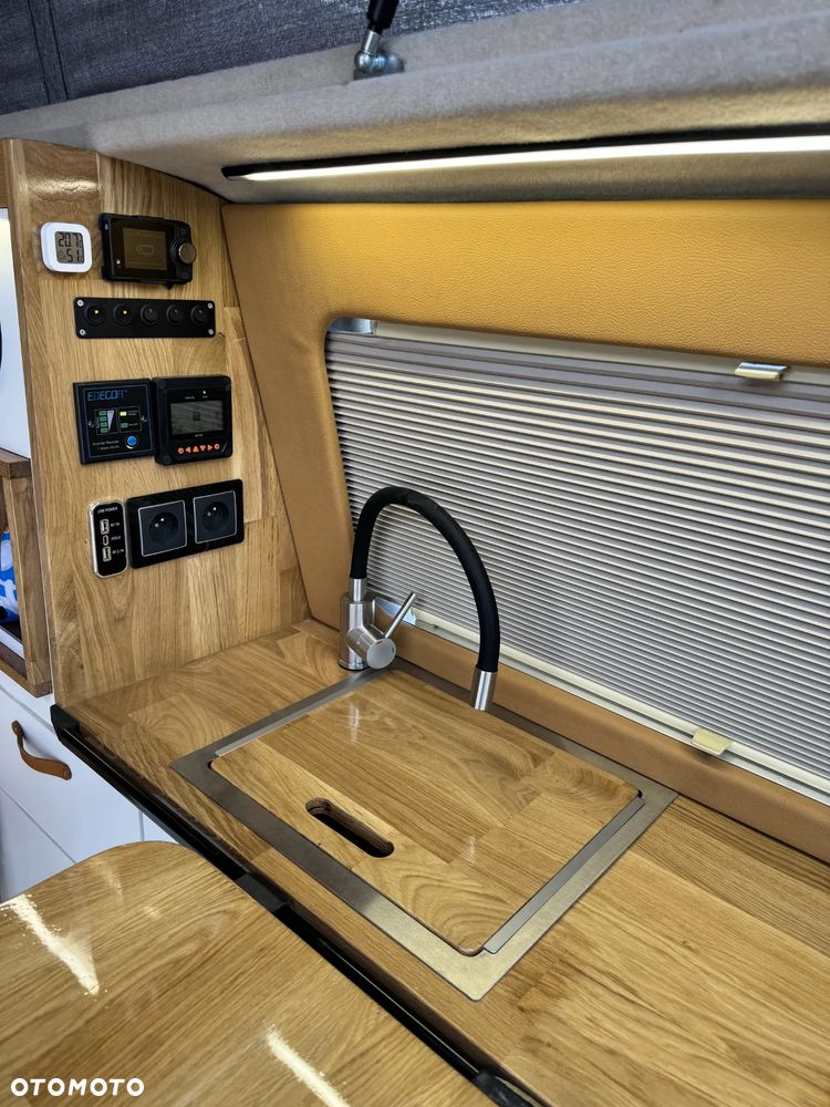 Volkswagen T5 Campervan - 18