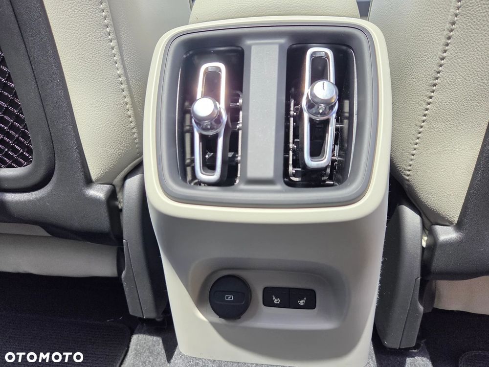 Volvo XC 40 B5 AWD Ultimate Dark - 28