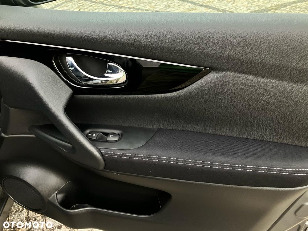 Nissan Qashqai 1.3 DIG-T N-CONNECTA - 18