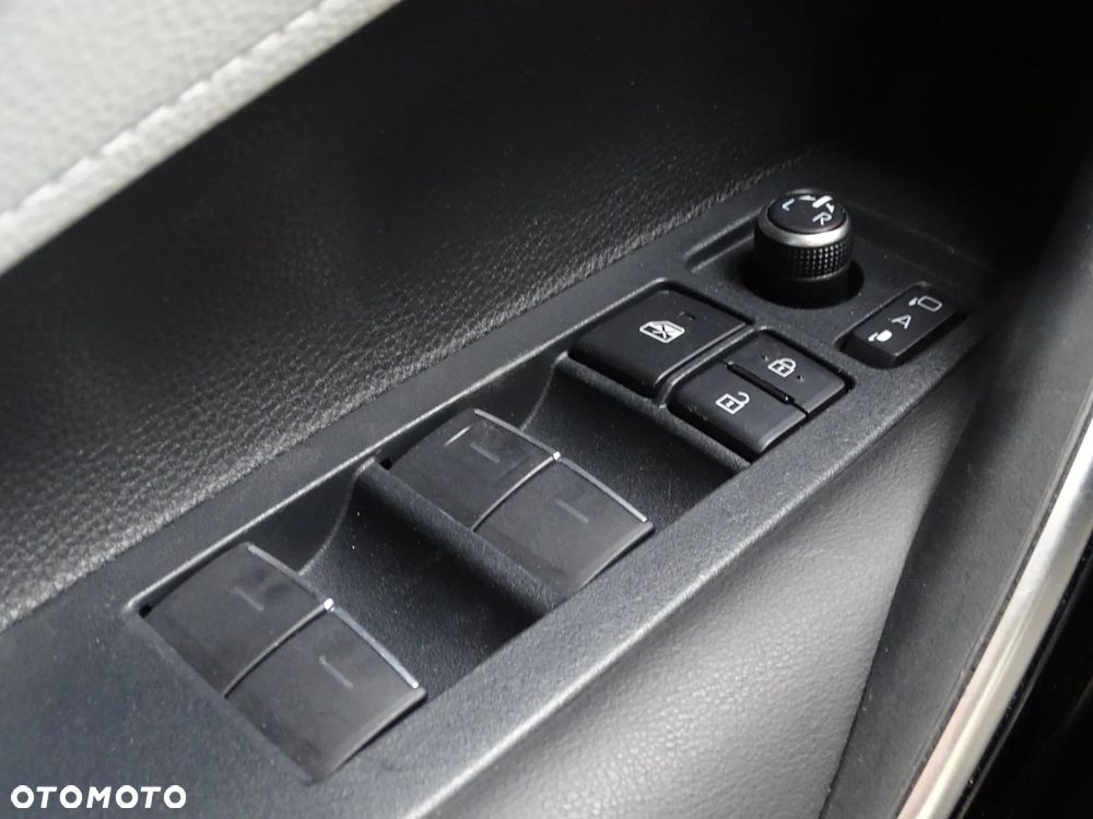 Toyota Corolla 1.8 Hybrid Executive - 12