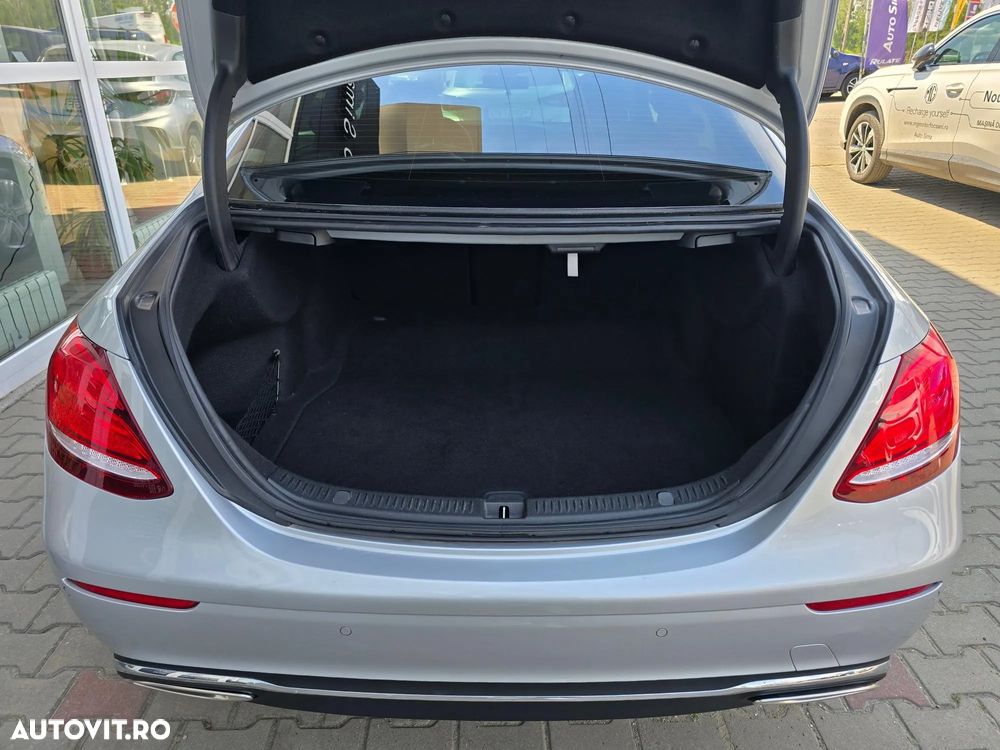 Mercedes-Benz E 200 4MATIC 9G-TRONIC - 10