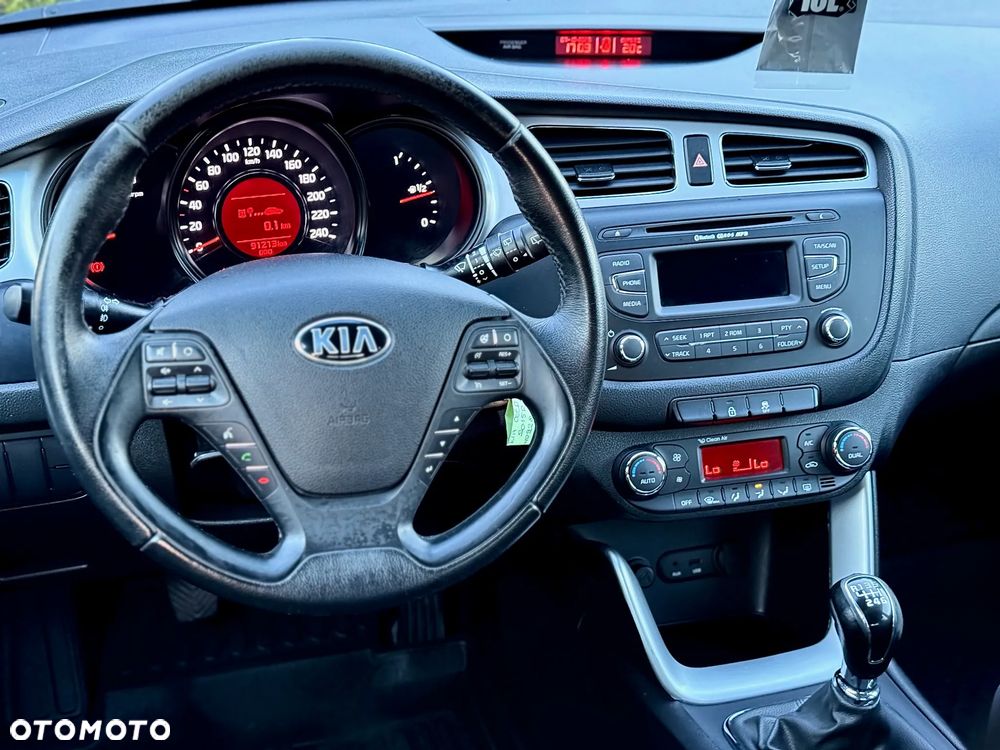 Kia Ceed - 10