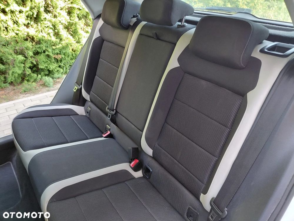 Volkswagen T-Roc - 17