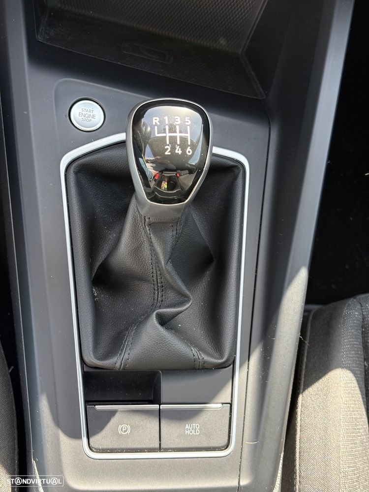 Volkswagen Golf 1.0 TSI Life — fotografia 12