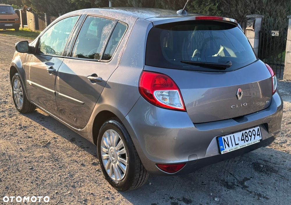 Renault Clio - 7