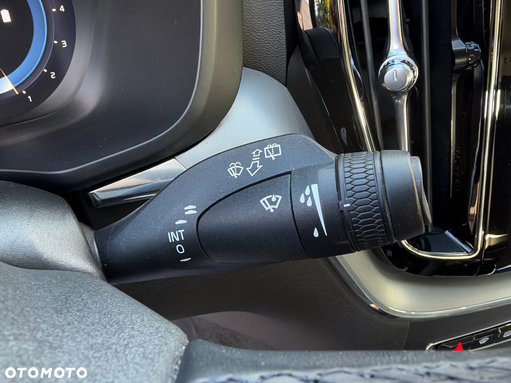 Volvo XC 60 B4 B Momentum Pro - 27