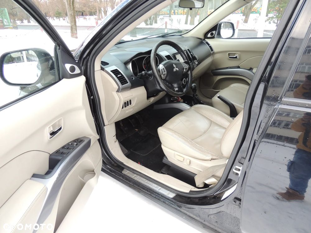 Mitsubishi Outlander 2.0 DID Instyle NAVI - 9