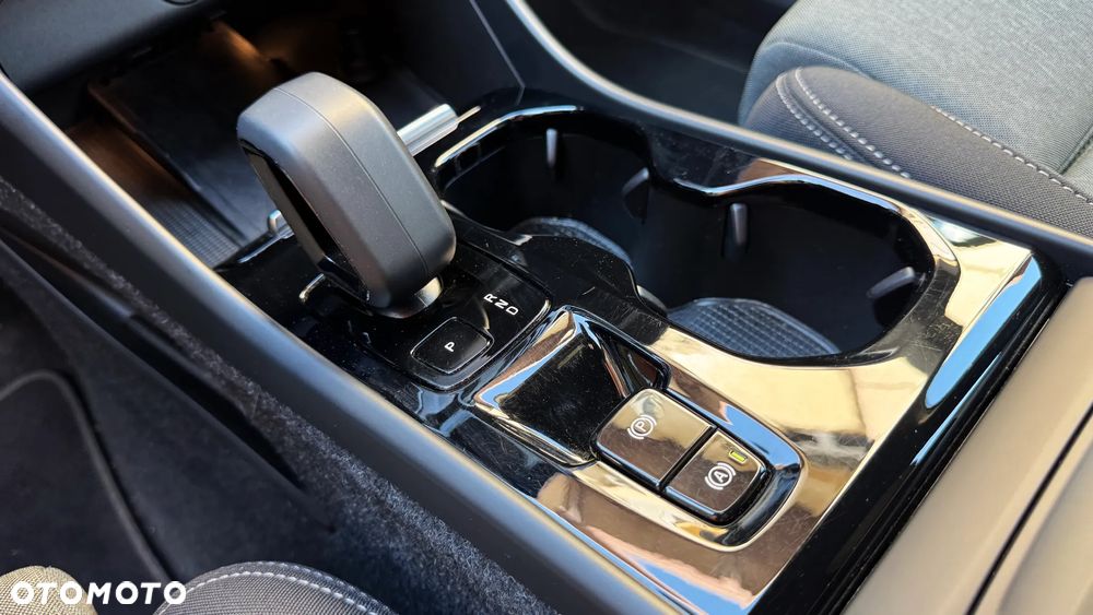 Volvo XC 40 B3 B DKG Plus Black Edition - 32