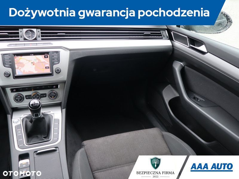 Volkswagen Passat - 9