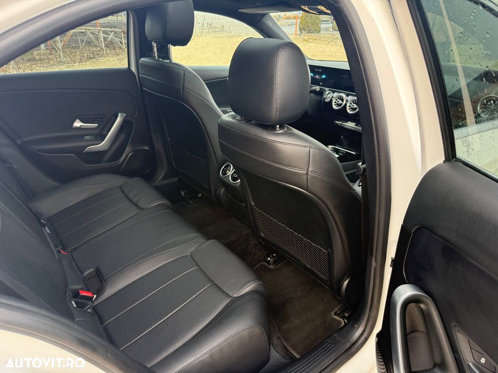 Mercedes-Benz A 220 Sedan 7G-DCT - 28