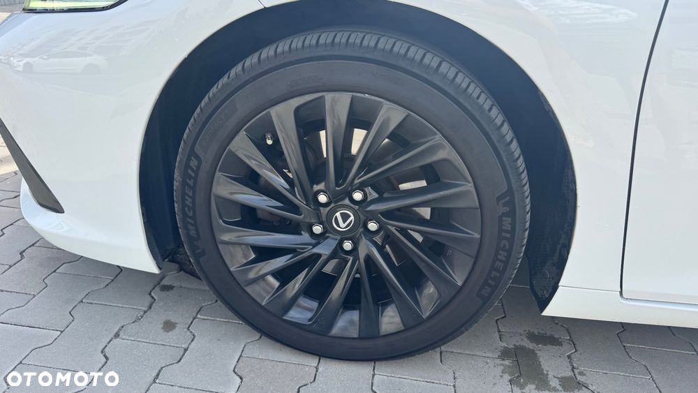 Lexus ES - 6