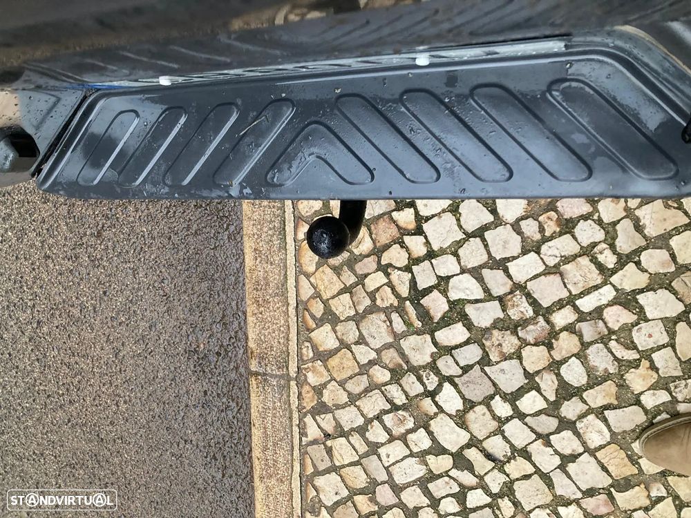 Nissan Navara 2.5 dCi CD LE Hi-Tech 4WD - 39